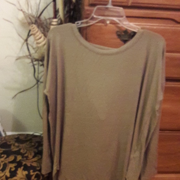 BEAUTIFUL NEW BOUTIQUE SHIRT! 🥳HP🥳 7/3 - Picture 3 of 7